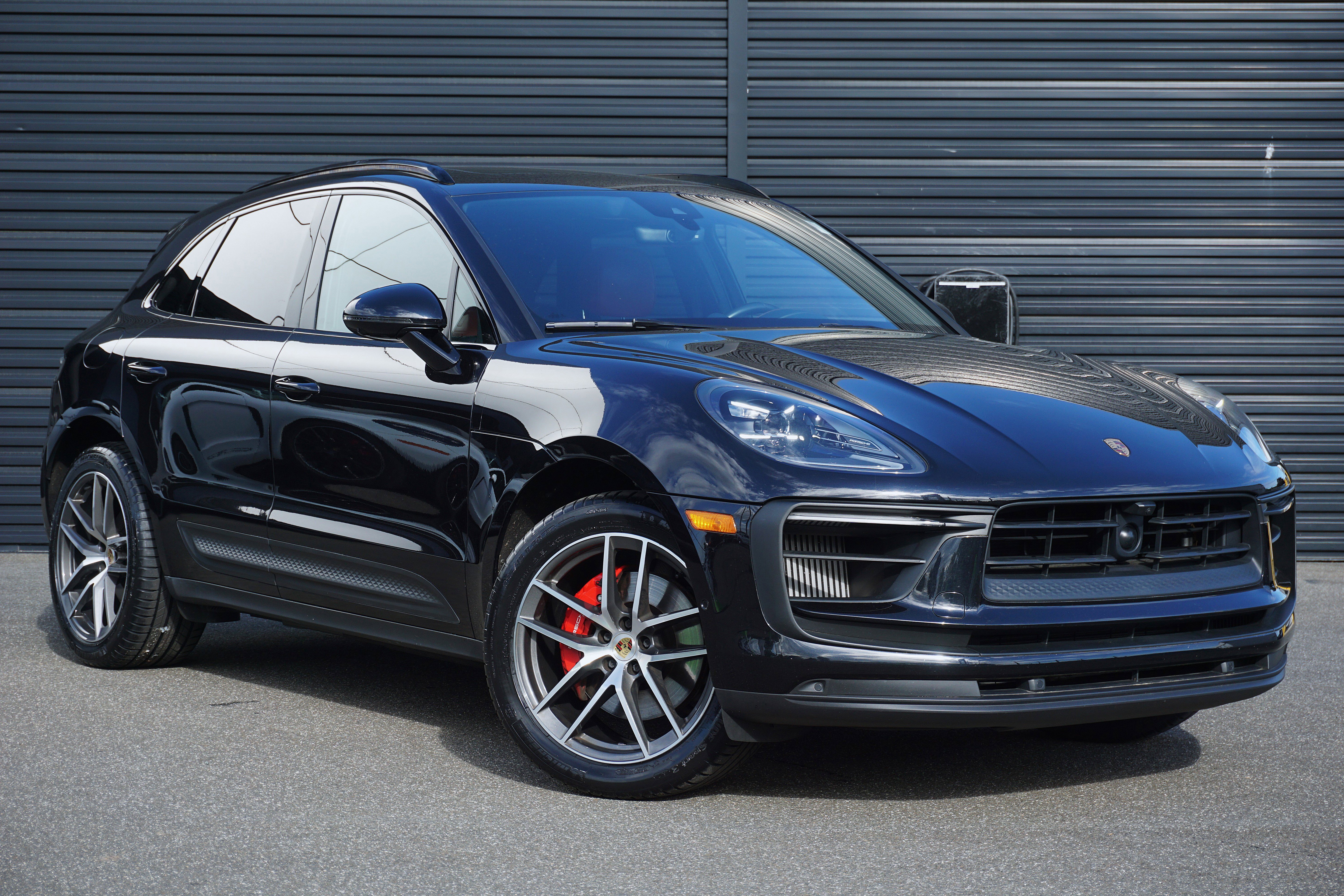 Certified 2023 Porsche Macan S AWD/4WD image 16