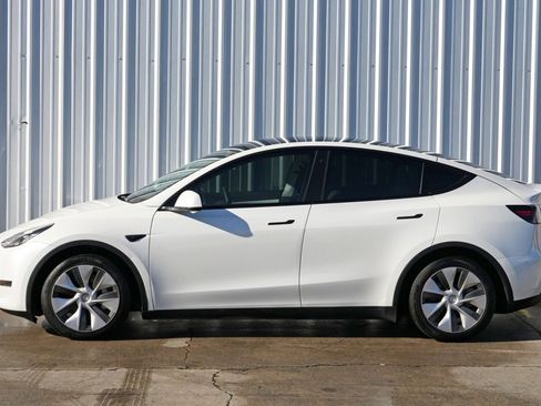 Used 2021 Tesla Model Y Long Range image 50