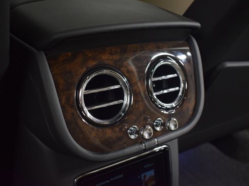 New 2025 Bentley Bentayga image 22