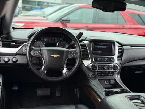 Used 2017 Chevrolet Tahoe LT w/ Luxury Package AWD/4WD image 5