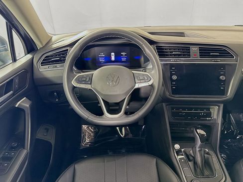 Certified 2024 Volkswagen Tiguan SE image 21