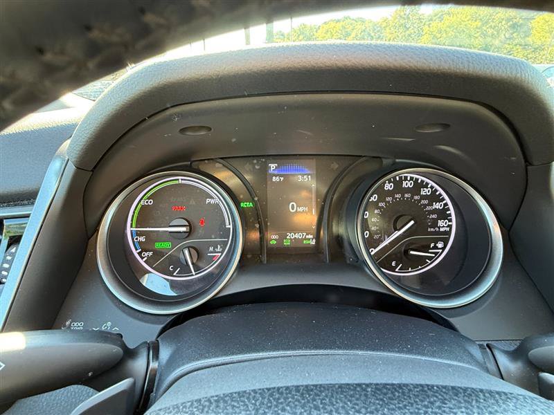 Used 2021 Toyota Camry SE w/ Cold Weather Package FWD image 13