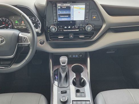 Used 2022 Toyota Highlander Limited image 12