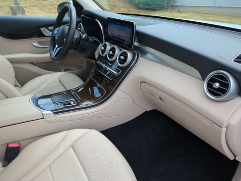 Used 2022 Mercedes-Benz GLC 300 image 36
