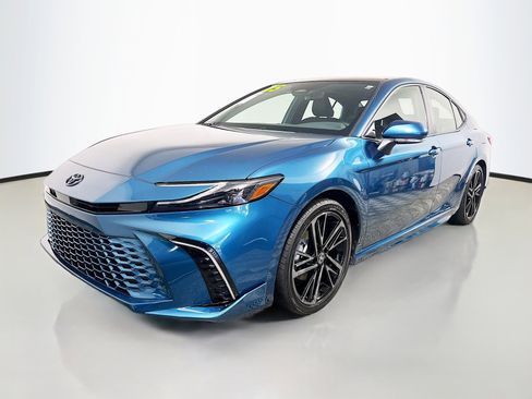 Used 2025 Toyota Camry XSE FWD image 10