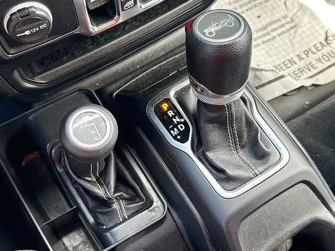 Used 2019 Jeep Wrangler Unlimited Sahara AWD/4WD image 20