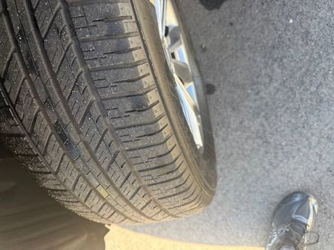Used 2022 Ford Explorer Limited w/ Equipment Group 301A RWD image 4