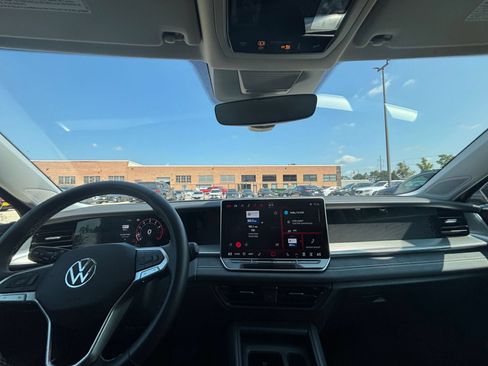 Used 2026 Volkswagen Tiguan SE AWD/4WD image 33