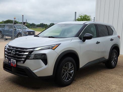 Used 2024 Nissan Rogue S FWD image 18