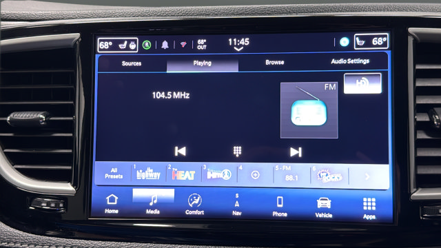 Used 2024 Chrysler Pacifica Limited FWD image 30