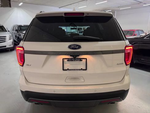 Used 2017 Ford Explorer XLT w/ Equipment Group 202A AWD/4WD image 4