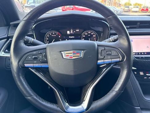 Used 2022 Cadillac XT6 Premium Luxury image 14