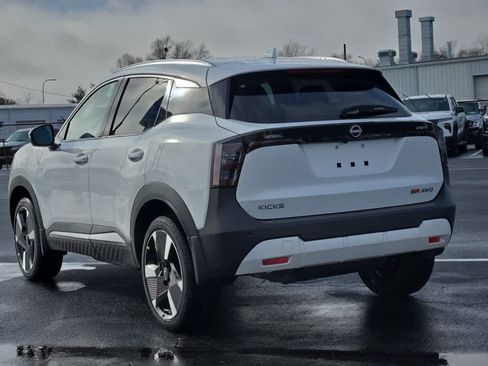 Used 2025 Nissan Kicks SR AWD/4WD image 4