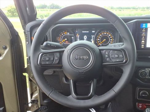 Used 2026 Jeep Gladiator Mojave AWD/4WD image 6