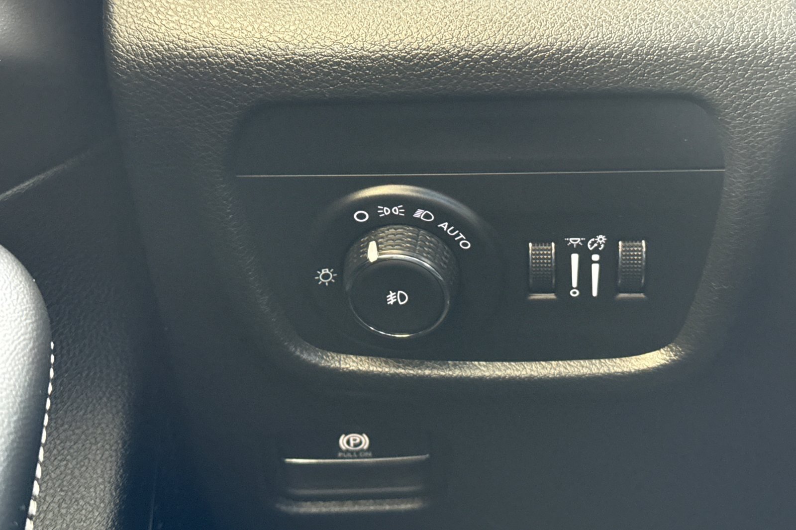 Used 2024 Jeep Grand Cherokee Limited RWD image 39