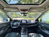 Used 2022 Nissan Rogue SL image 2