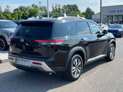 Used 2023 Nissan Pathfinder SL w/ Black Appearance Package AWD/4WD image 27
