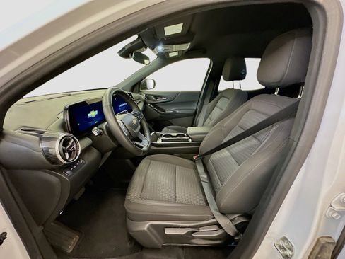 Used 2025 Chevrolet Equinox LT image 13
