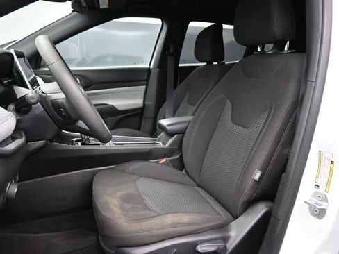 Used 2025 Jeep Compass Sport AWD/4WD image 2