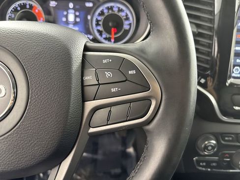 Used 2019 Jeep Cherokee Limited image 13