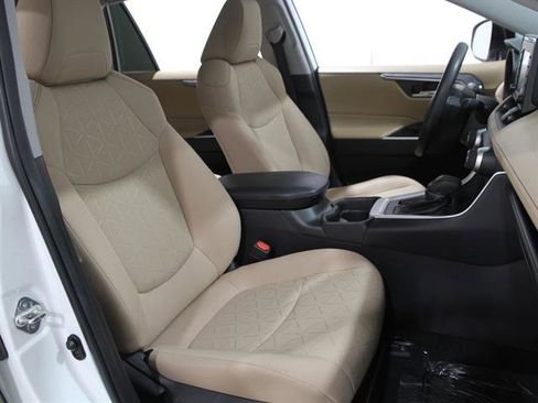 Used 2021 Toyota RAV4 XLE image 15