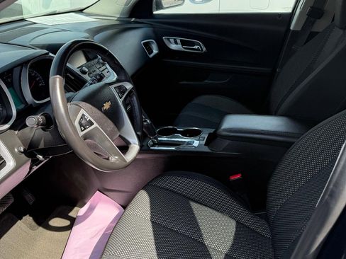 Used 2017 Chevrolet Equinox LT w/ Convenience Package image 3