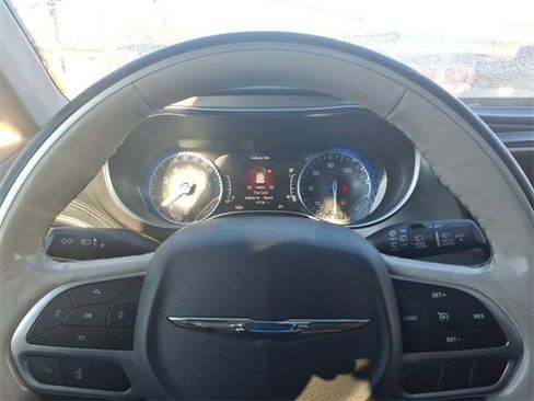 Used 2019 Chrysler Pacifica Limited image 21