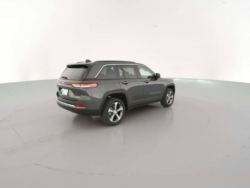 New 2025 Jeep Grand Cherokee Limited image 12