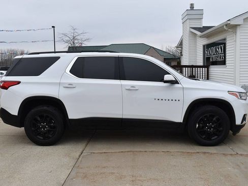 Used 2021 Chevrolet Traverse LT image 2