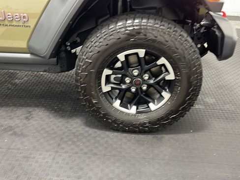 Used 2026 Jeep Gladiator Rubicon w/ Steel Power Dome Hood Package AWD/4WD image 21