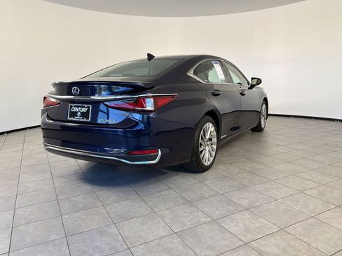 Used 2020 Lexus ES 300h w/ Luxury Package FWD image 9