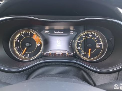 Certified 2022 Jeep Cherokee Latitude Lux w/ Sun & Sound Group AWD/4WD image 13