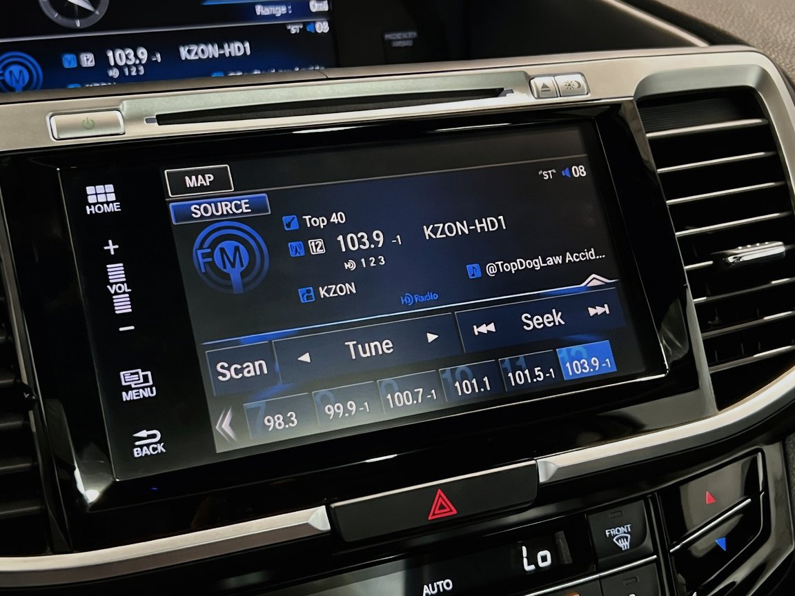 Used 2017 Honda Accord Touring image 11