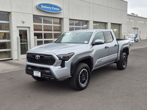 Used 2025 Toyota Tacoma TRD Off-Road AWD/4WD image 11