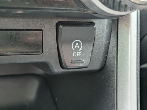 Used 2022 Toyota RAV4 XLE FWD image 25