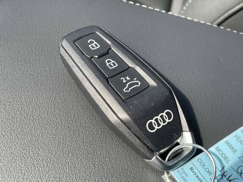 Certified 2025 Audi Q5 Premium w/ Convenience Package AWD/4WD image 4