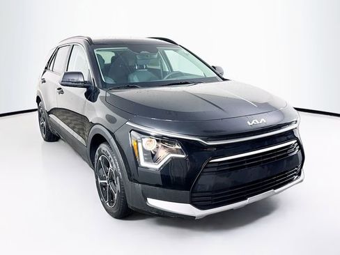 Used 2025 Kia Niro LX image 3