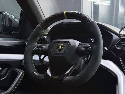Used 2022 Lamborghini Urus AWD/4WD image 20