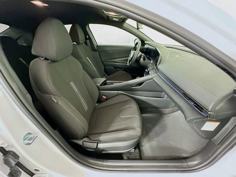 Certified 2025 Hyundai Elantra SEL FWD image 27