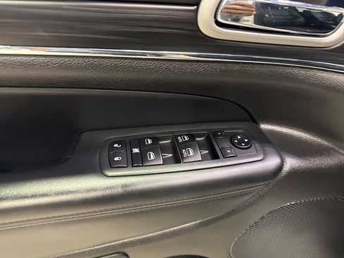 Used 2020 Jeep Grand Cherokee Limited AWD/4WD image 31