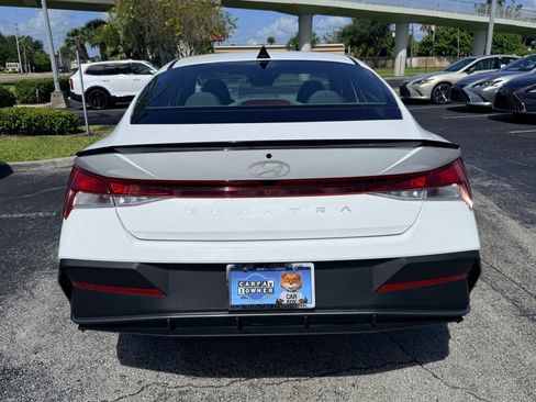 Used 2025 Hyundai Elantra Sport image 12