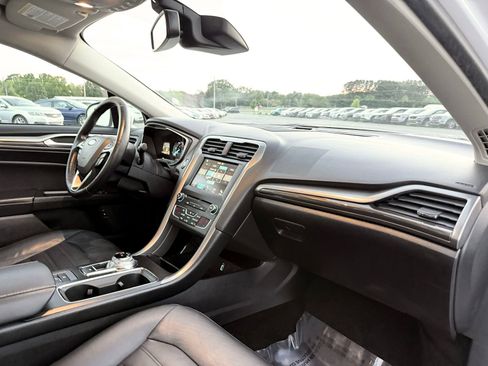 Used 2018 Ford Fusion SE w/ Equipment Group 602A image 22