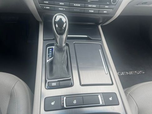 Used 2015 Hyundai Genesis 3.8 image 23