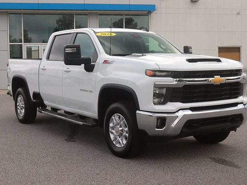 Used 2026 Chevrolet Silverado 2500 LT AWD/4WD image 3