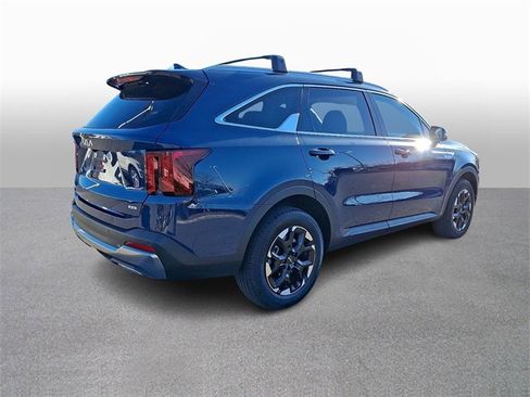 Used 2025 Kia Sorento S w/ Panoramic Sunroof Package image 4