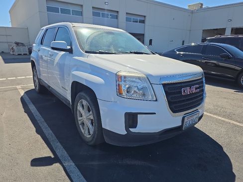 Used 2017 GMC Terrain SLE FWD image 1