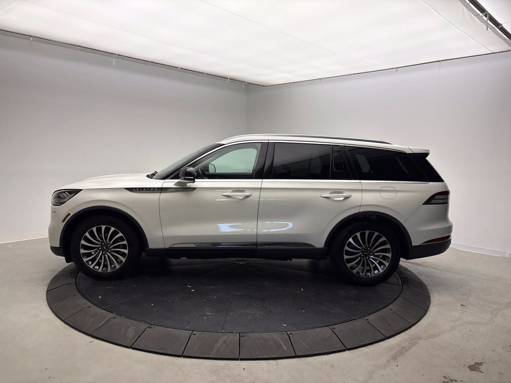 Used 2022 Lincoln Aviator Reserve w/ Elements Package Plus AWD/4WD image 2