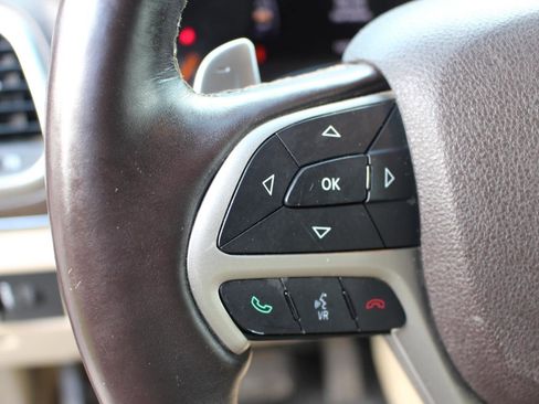 Used 2017 Jeep Grand Cherokee Overland image 20