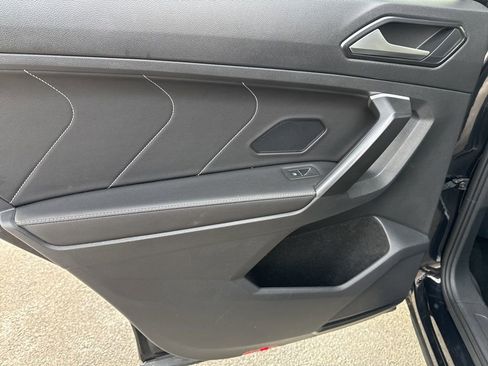 Used 2024 Volkswagen Tiguan SE image 30