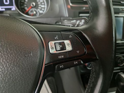 Used 2019 Volkswagen Golf S image 23